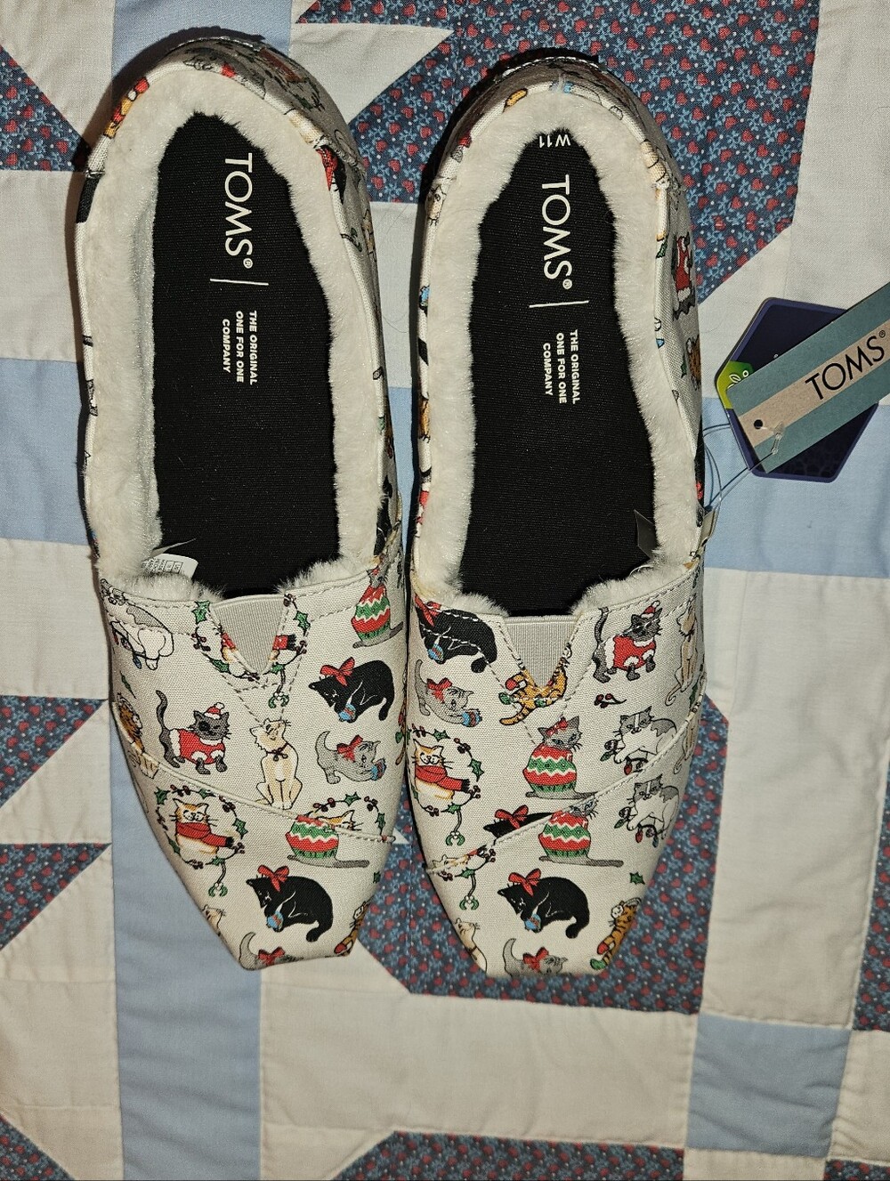 TOMS Slip-On Flats In Light Gray Holiday Christmas Cat Print Womens Size 11 NWT
